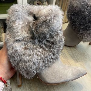 WORN ONCE!!! Like new condition very hard to find!!!